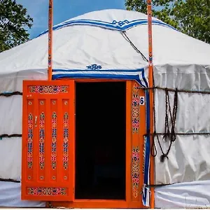  Camping Village De Yourtes Francia